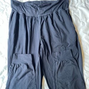 7 pairs of large maternity leggings